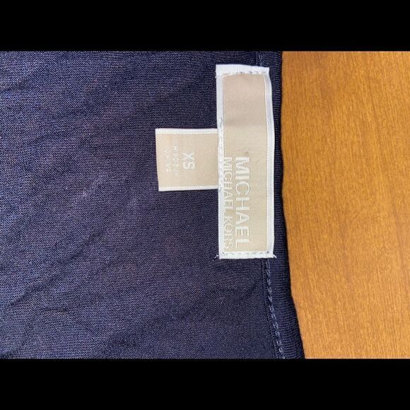 Micheal kors  slerveless top - Picture 3 of 5